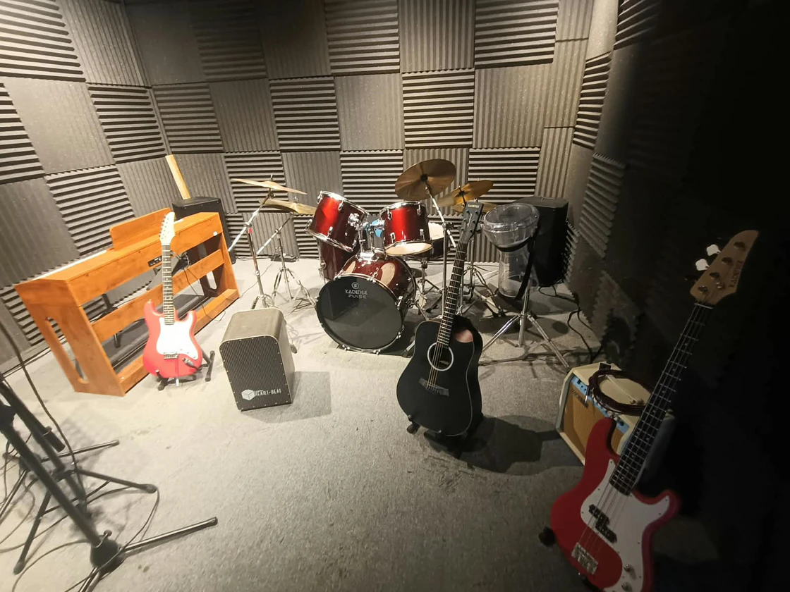 Keys, drums and guitars