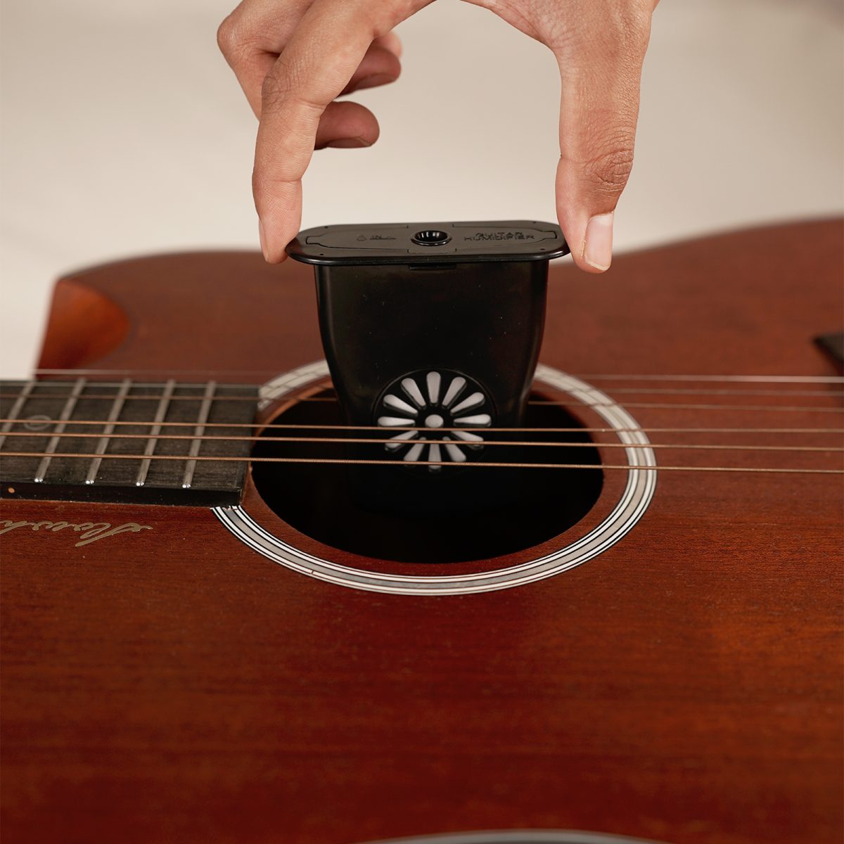 6 (29) Guitar Sound Hole Humidifier - Image 2