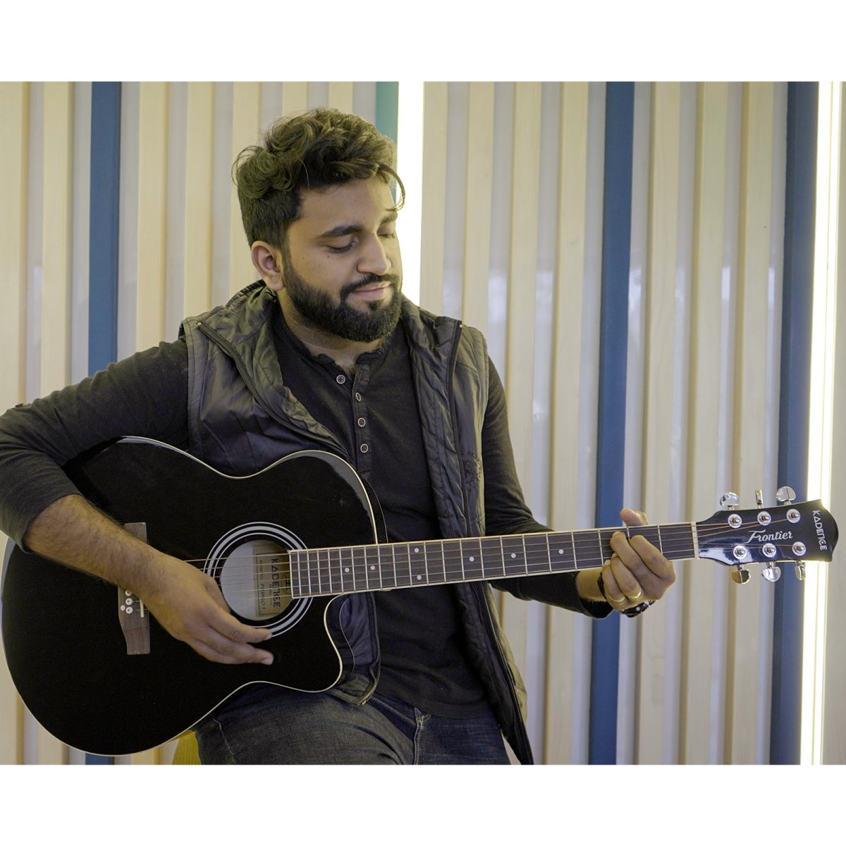 Frontier Series | Black 40" Semi Acoustic EQ Guitar with Combo + a Free Guitar Online Learning Course. - Image 3